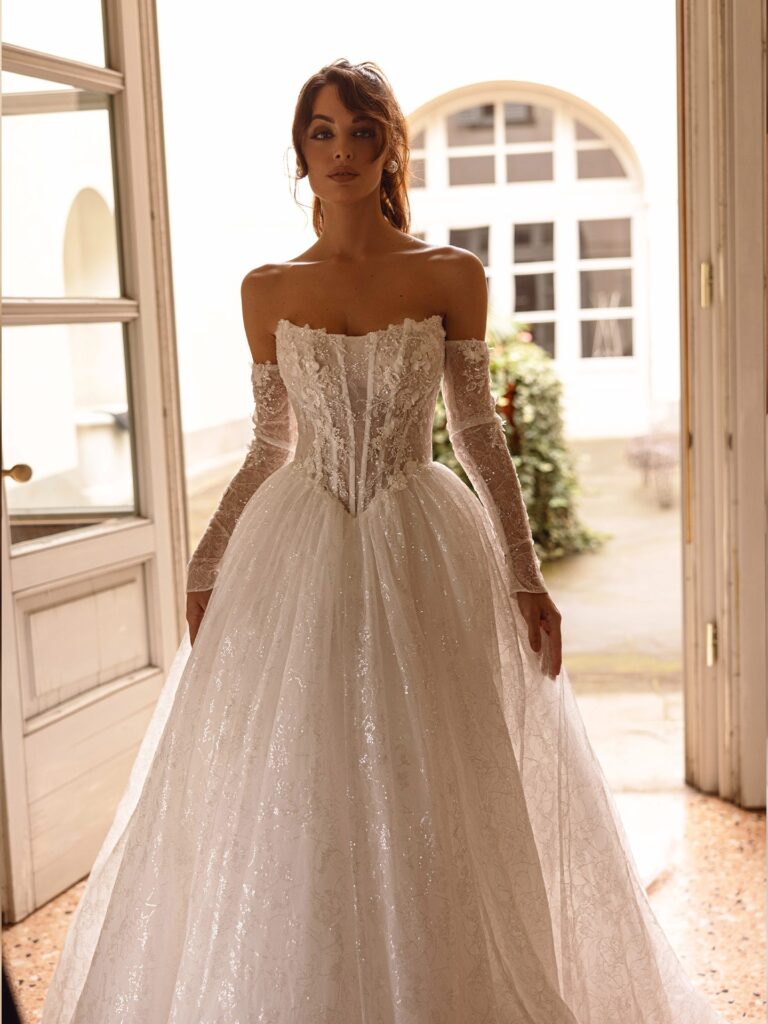 Das Brautkleid Philippa vom Hersteller Dominiss, im Brautmodengeschäft Die Braut in Mannheim