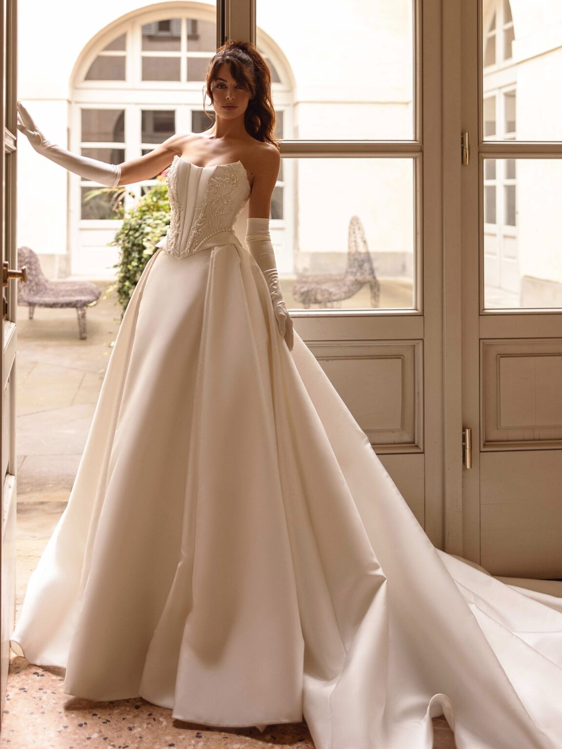 Das Brautkleid Catherine vom Hersteller Dominiss, im Brautmodengeschäft Die Braut in Mannheim