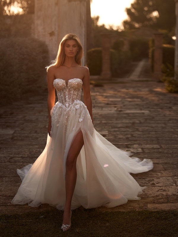 Das Brautkleid Damaris vom Hersteller Milla Nova, im Brautmodengeschäft Die Braut in Mannheim