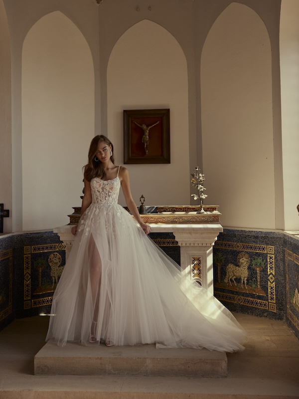 Das Brautkleid Darana vom Hersteller Modeca, im Brautmodengeschäft Die Braut in Mannheim