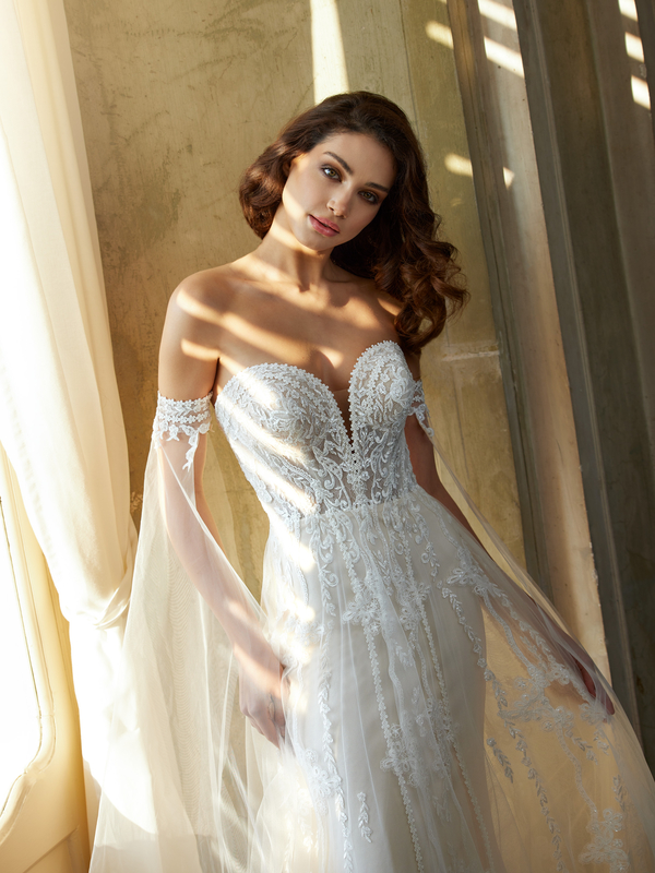 Das Brautkleid Della vom Hersteller Randy Fenoli, im Brautmodengeschäft Die Braut in Mannheim