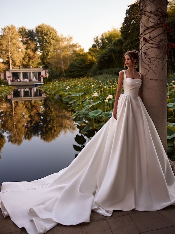 Das Brautkleid Ermana vom Hersteller Milla Nova, im Brautmodengeschäft Die Braut in Mannheim