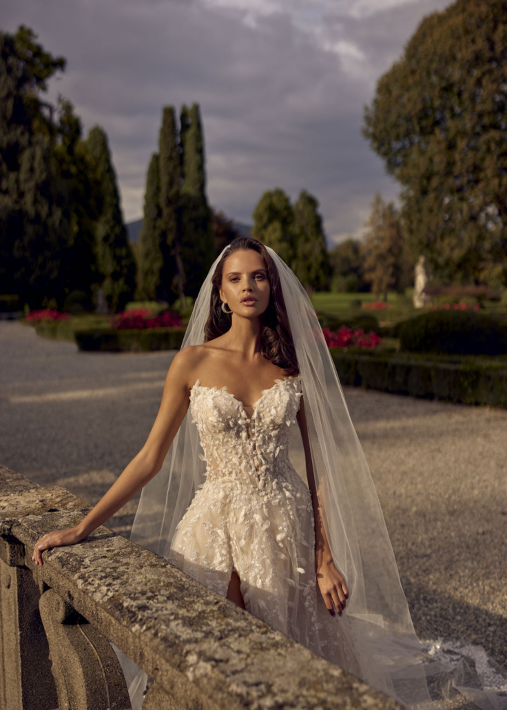 Das Brautkleid Goddess vom Hersteller Randy Fenoli, im Brautmodengeschäft Die Braut in Mannheim