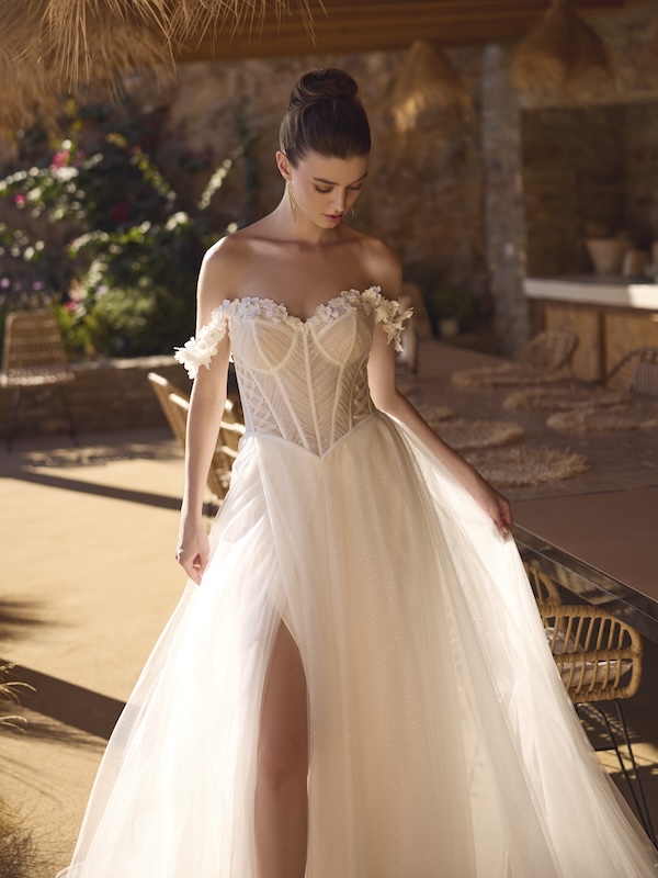 Das Brautkleid Hajar vom Hersteller Modeca, im Brautmodengeschäft Die Braut in Mannheim
