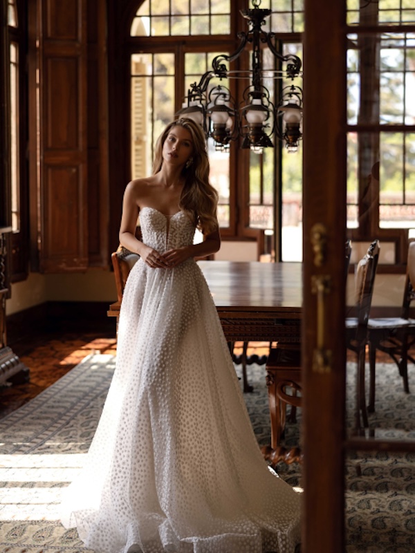 Das Brautkleid Ivy vom Hersteller Tina Valerdi, im Brautmodengeschäft Die Braut in Mannheim