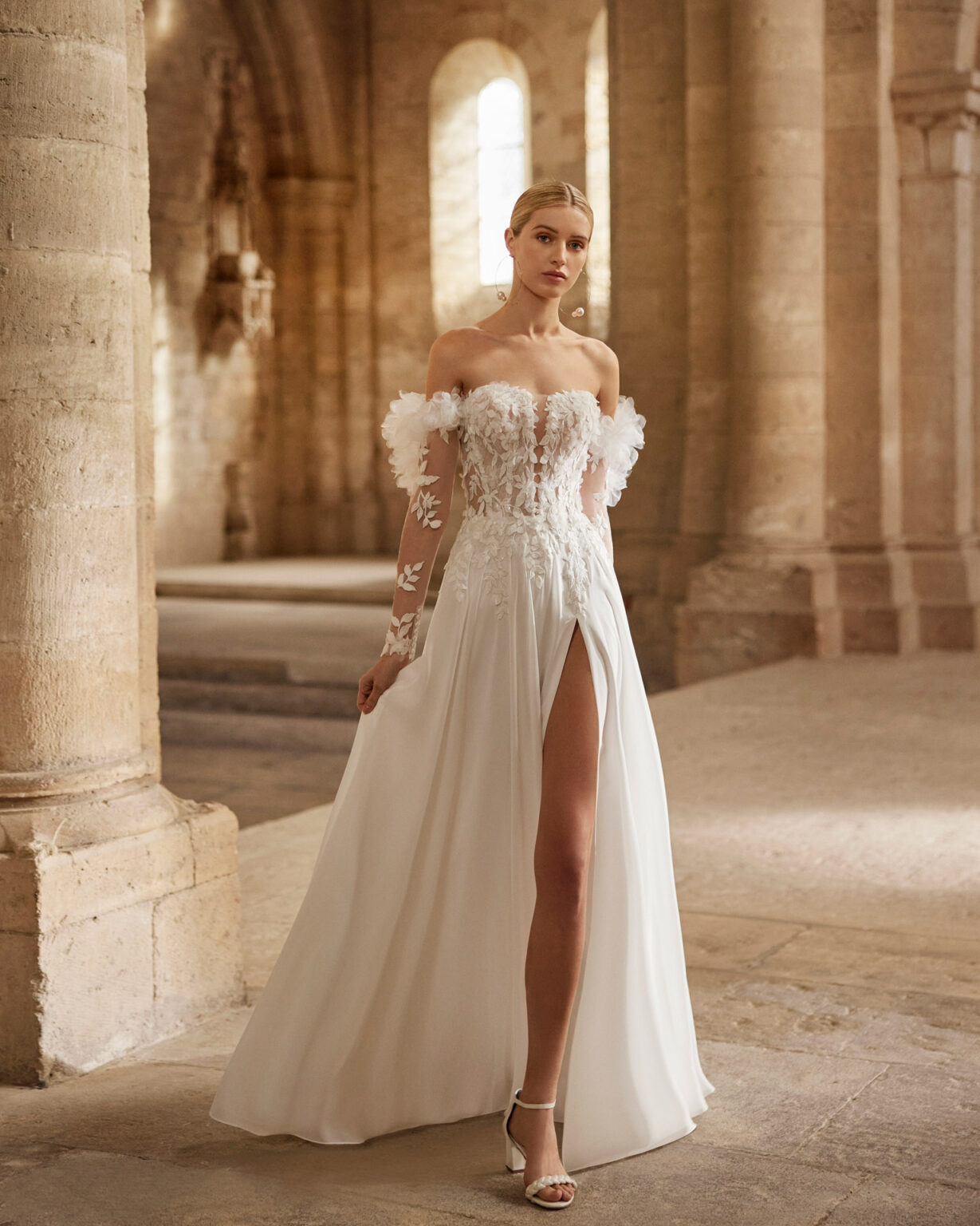 Das Brautkleid Leona vom Hersteller Rosa Clara, im Brautmodengeschäft Die Braut in Mannheim