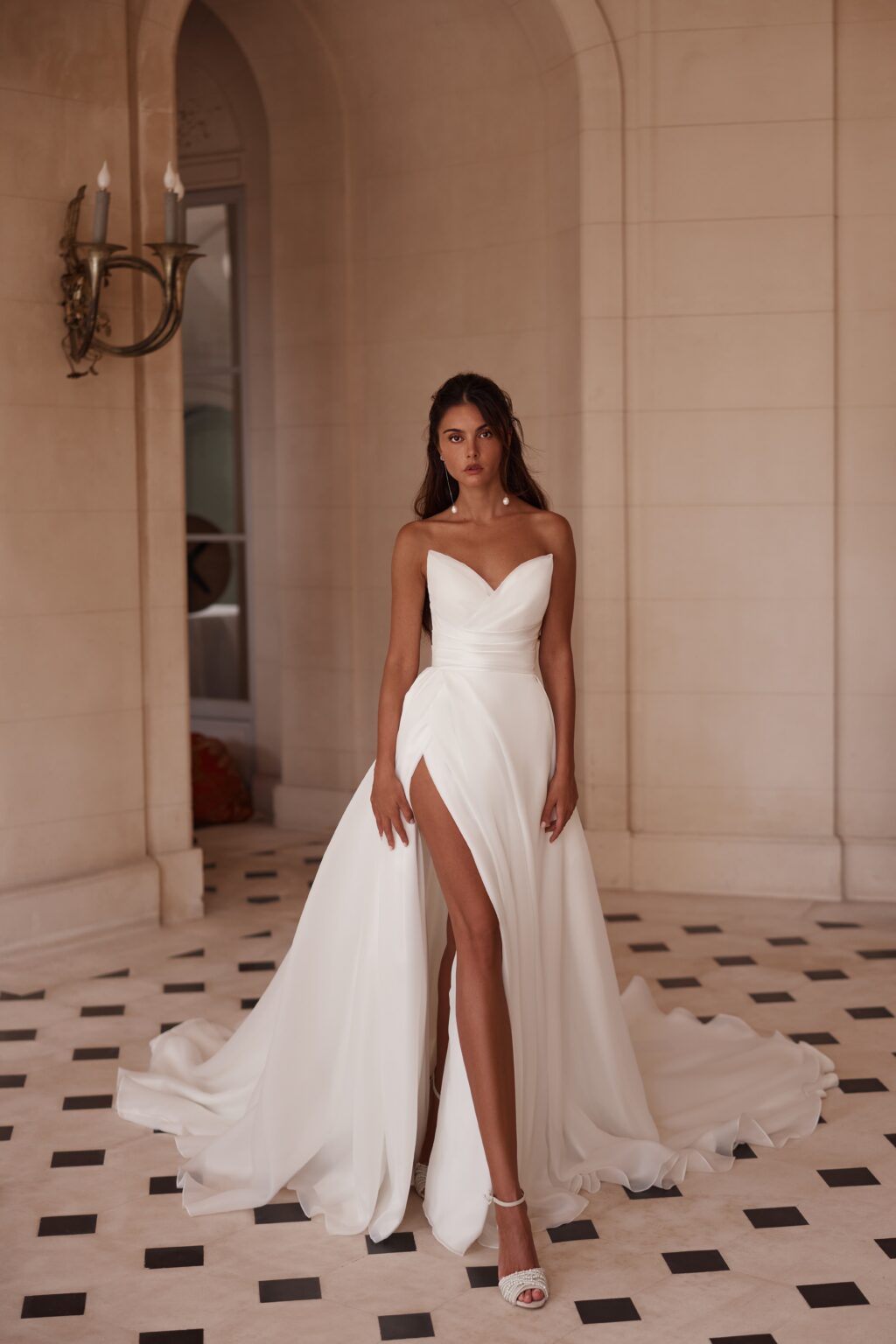 Das Brautkleid Lina vom Hersteller Yedyna, im Brautmodengeschäft Die Braut in Mannheim