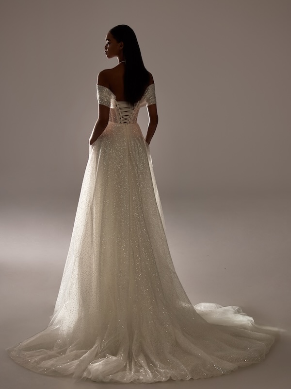 Das Brautkleid Camelia Glitter vom Hersteller Milla Nova, im Brautmodengeschäft Die Braut in Mannheim