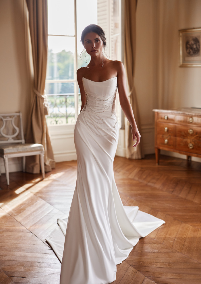 Das Brautkleid Nerina vom Hersteller Yedyna, im Brautmodengeschäft Die Braut in Mannheim